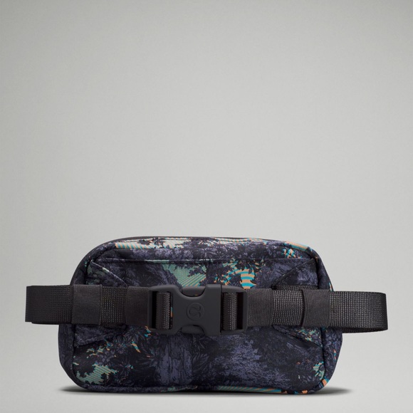 Lululemon Mini Belt Bag NWT - Picture 3 of 9